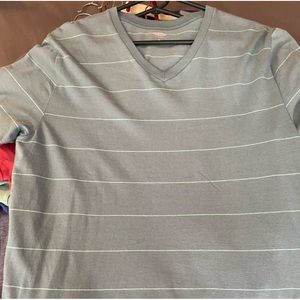 Men’s short sleeve T-shirt.